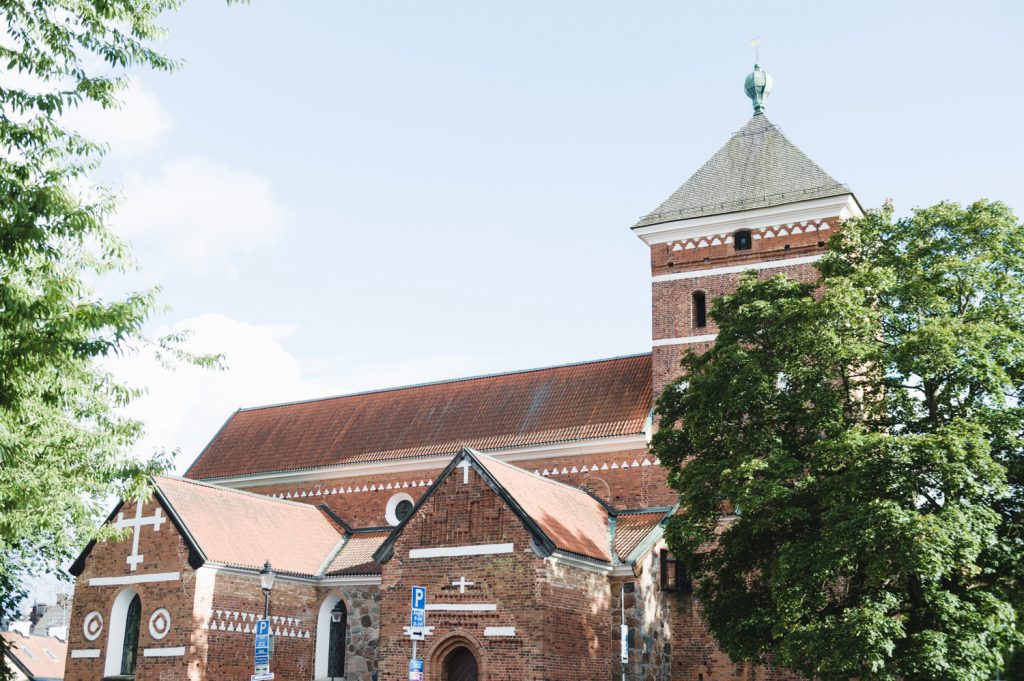 Bröllop, Uppsala, brudpar, bröllopsfotograf, Helga Trefaldighets kyrka