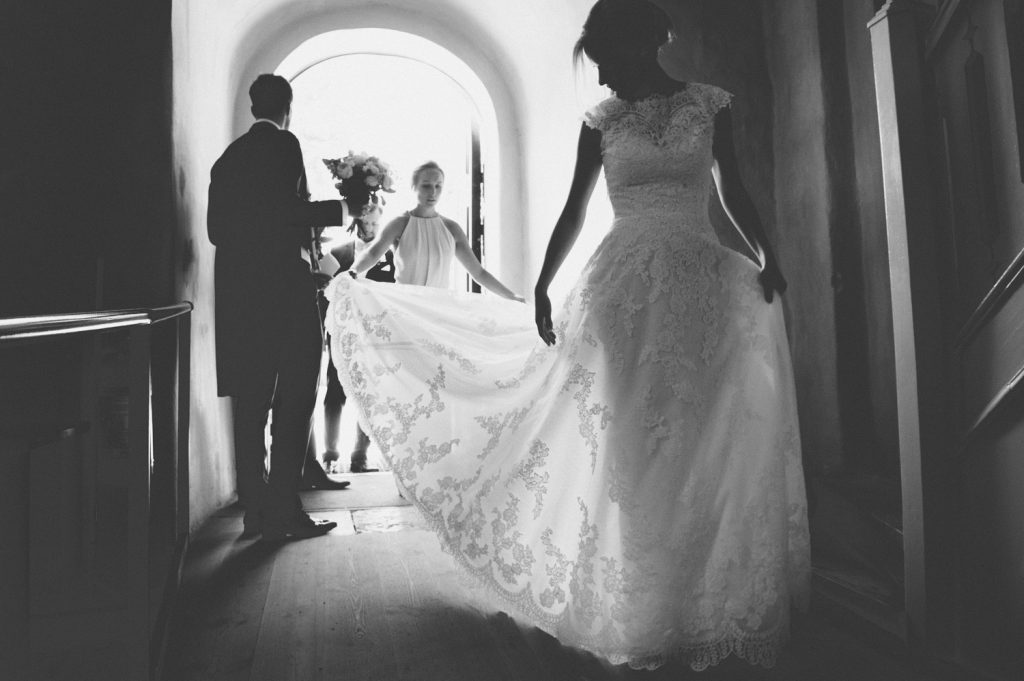 Bröllop, brudpar, stockholm, kärlek, fotograf, bröllopsfotograf, brudklänning, tärna, ekerö