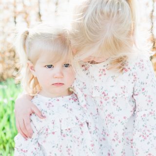barn, familj, barnfotografering, syskon, familjefotografering, drömparken, enköping, park, mors dag, morsdagsfotografering