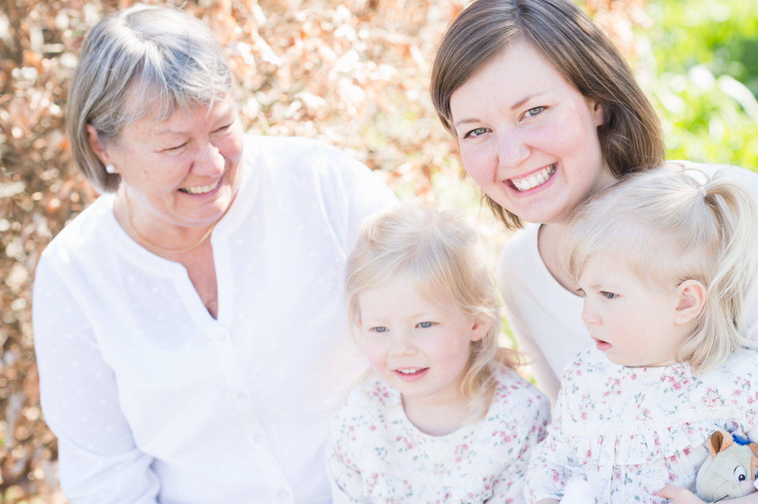 barn, familj, barnfotografering, syskon, familjefotografering, drömparken, enköping, park, mors dag, morsdagsfotografering