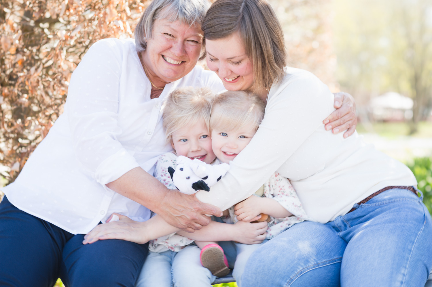 barn, familj, barnfotografering, syskon, familjefotografering, drömparken, enköping, park, mors dag, morsdagsfotografering